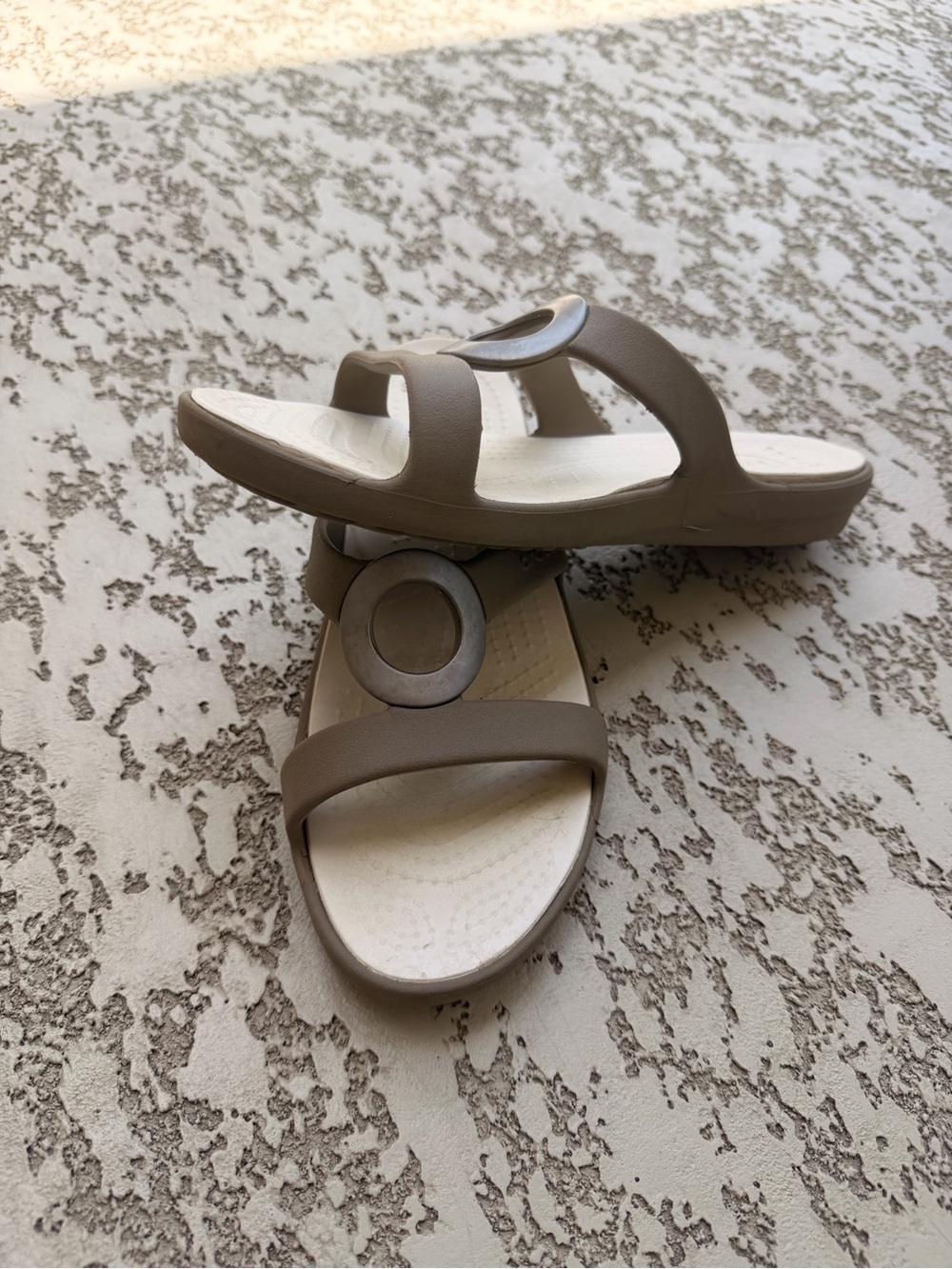 CROCS Women’s Taupe Strap Sandals with Ring Accent - Picture 3 of 4